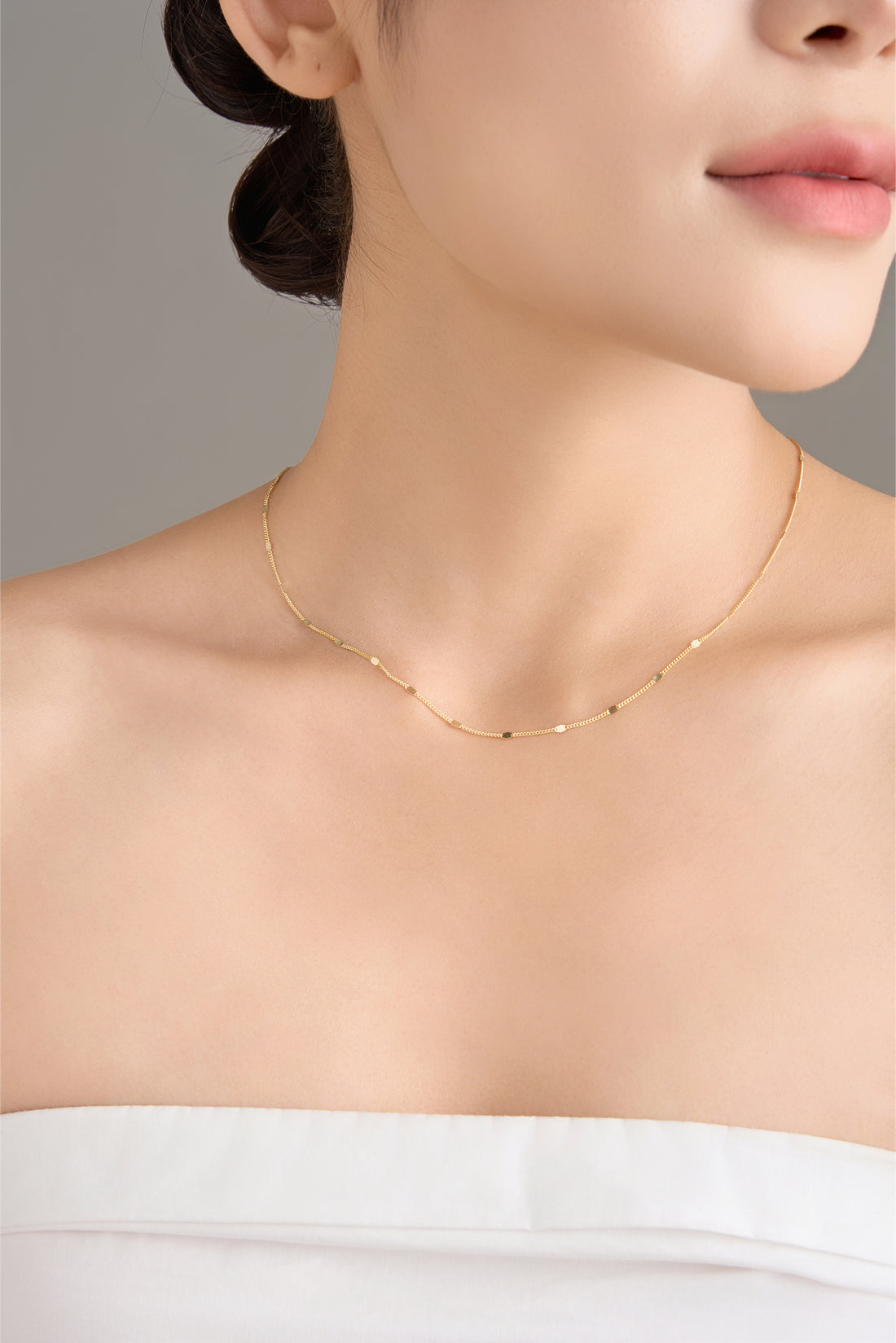 Shimmering Disc Chain Necklace