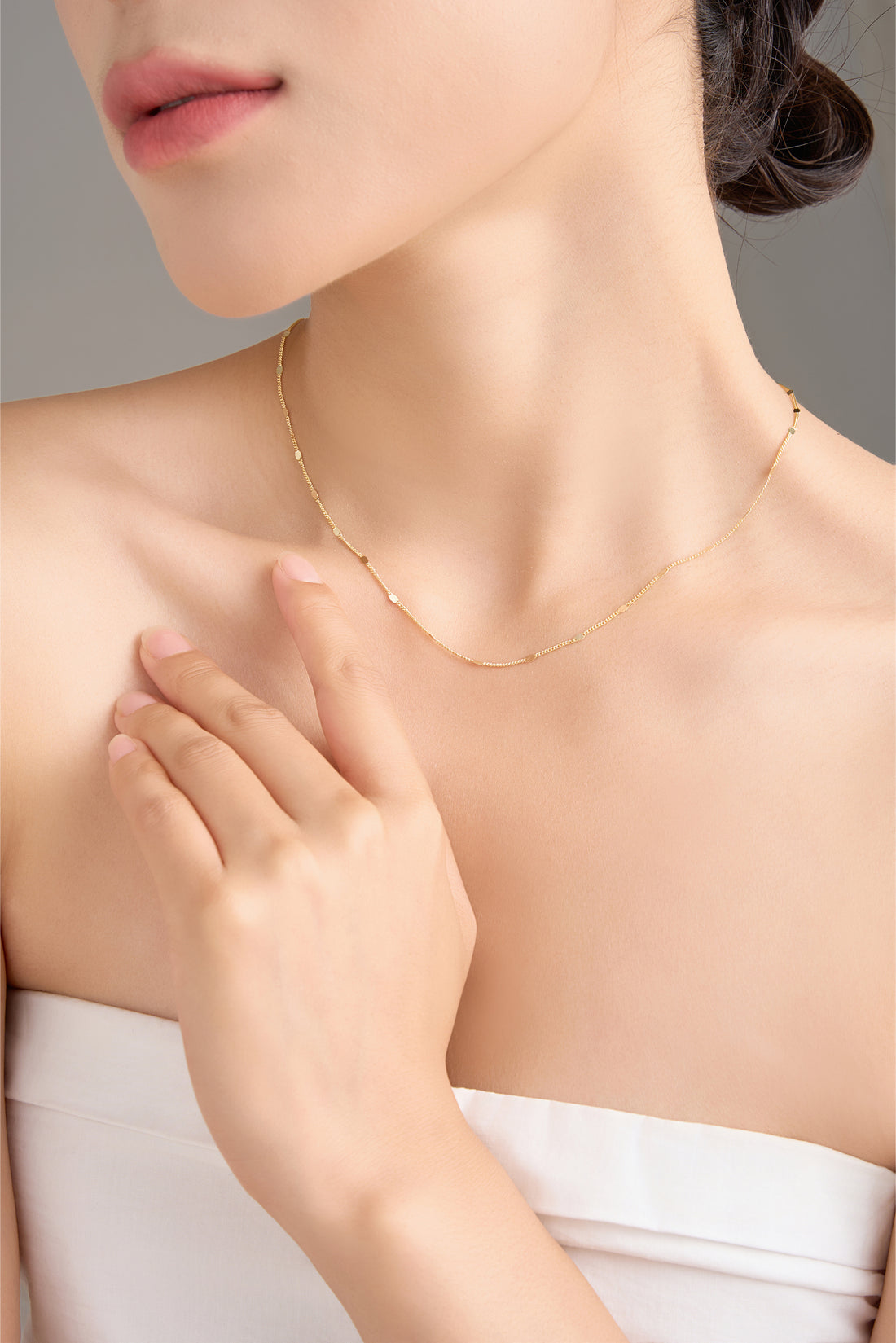 Shimmering Disc Chain Necklace