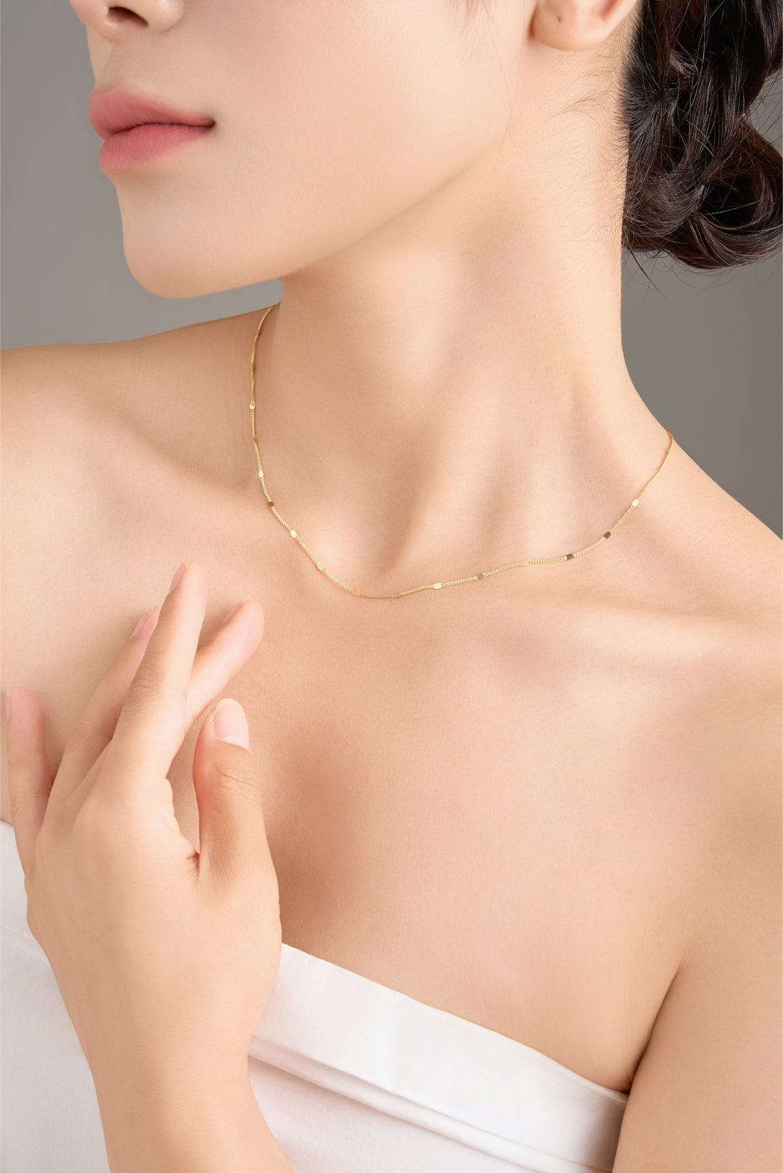 Shimmering Disc Chain Necklace