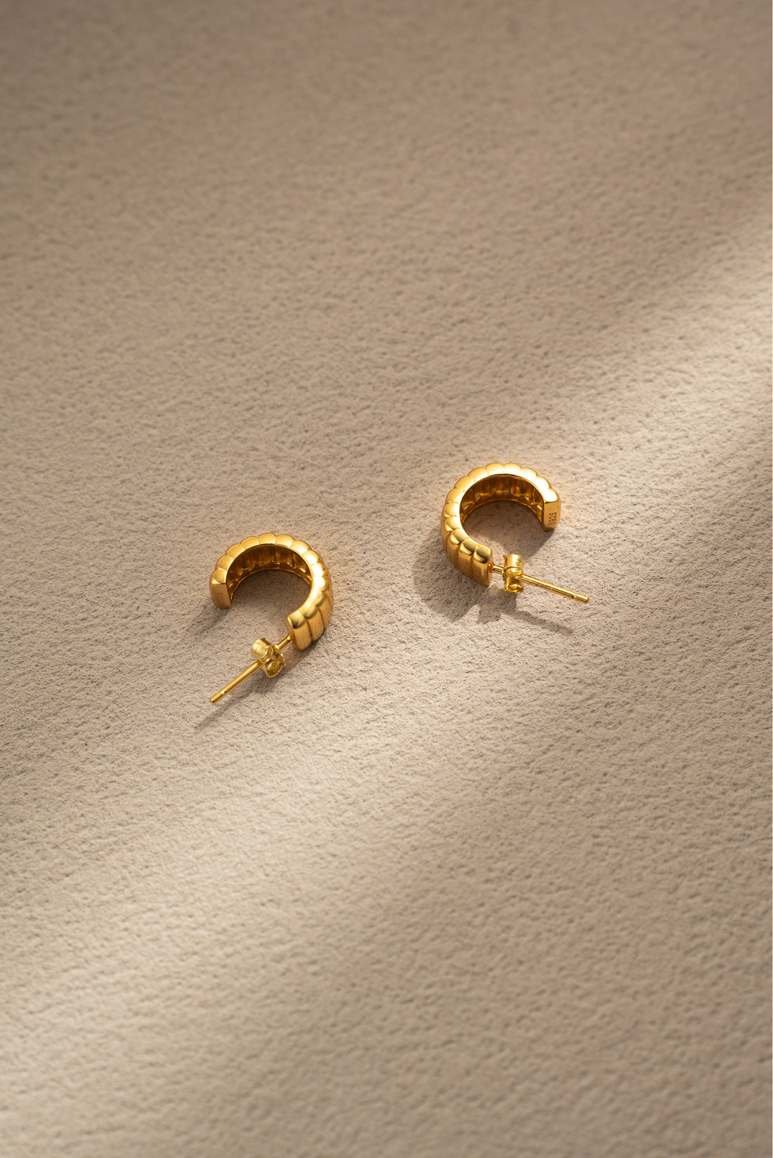 Irregular C-Shaped Hoop Earrings – 18K Gold Vermeil on 925 Silver
