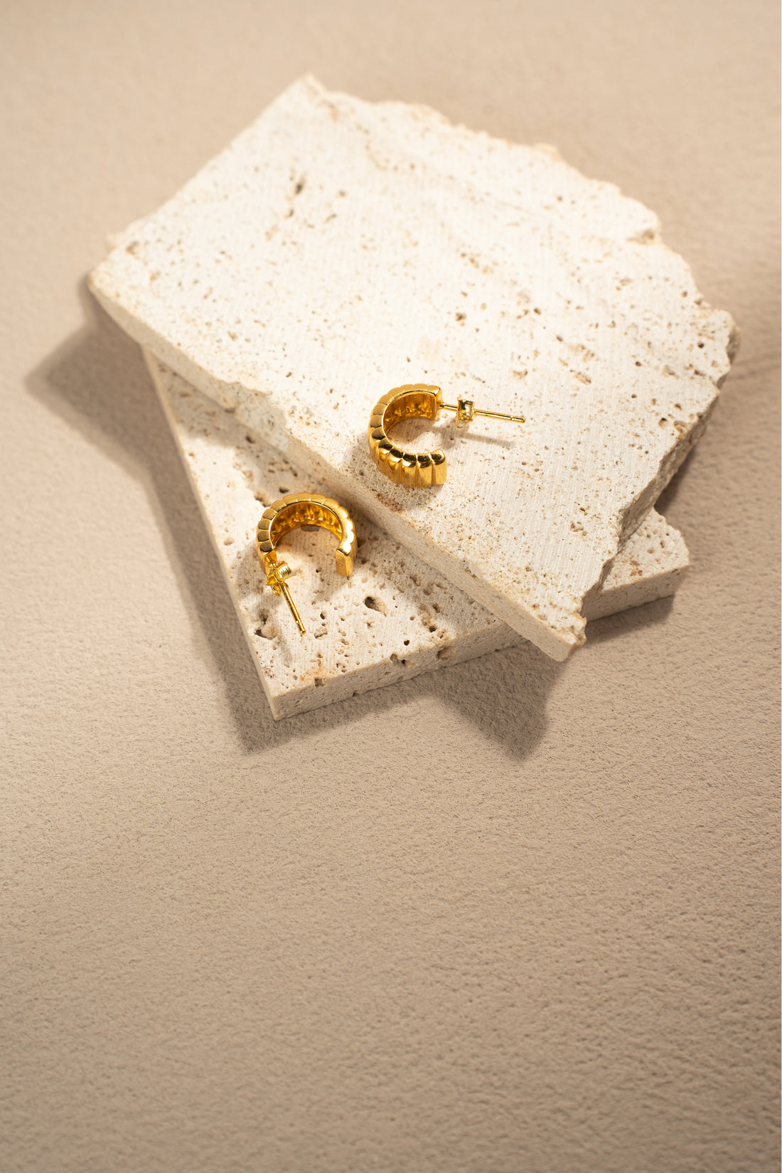 Irregular C-Shaped Hoop Earrings – 18K Gold Vermeil on 925 Silver