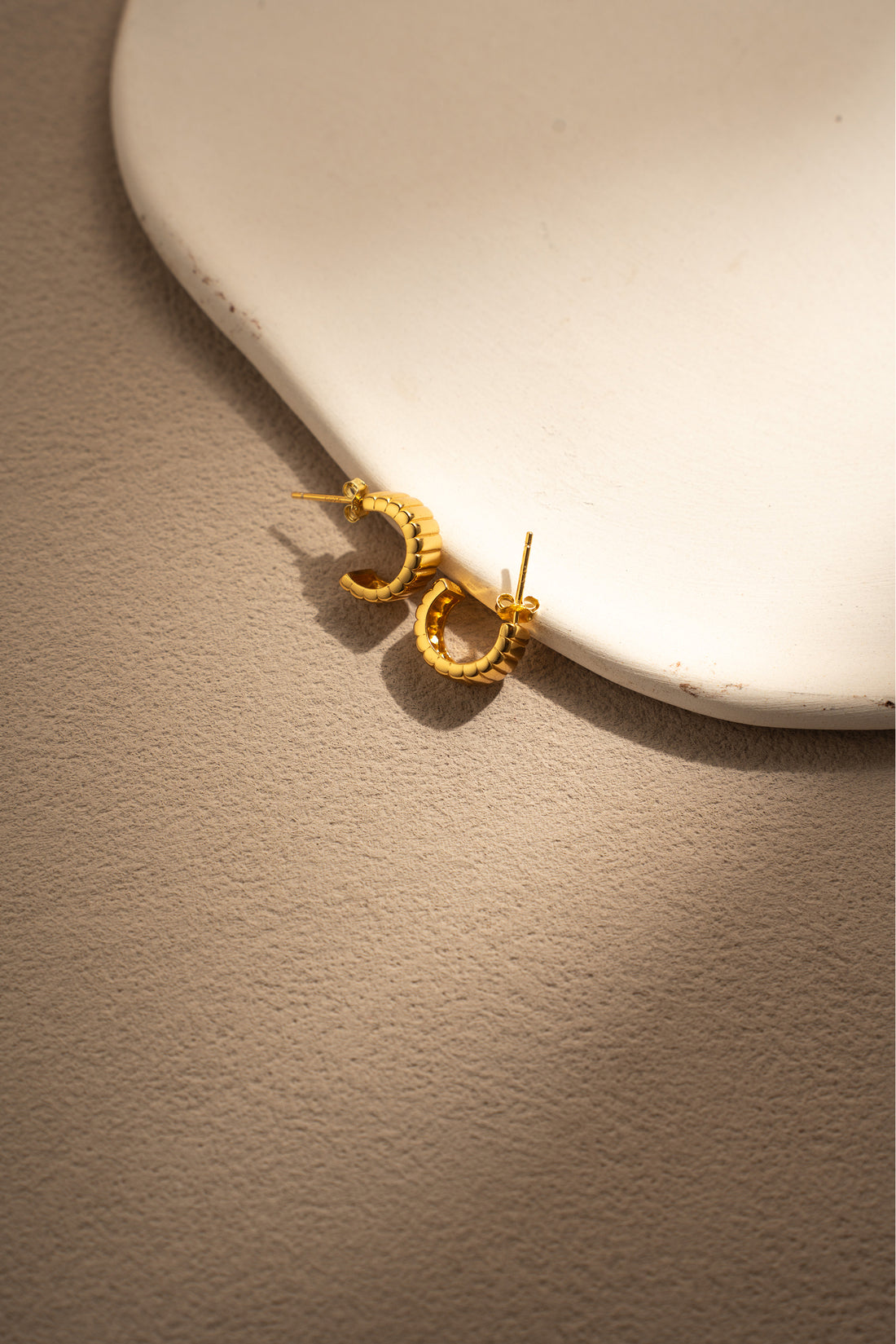 Irregular C-Shaped Hoop Earrings – 18K Gold Vermeil on 925 Silver