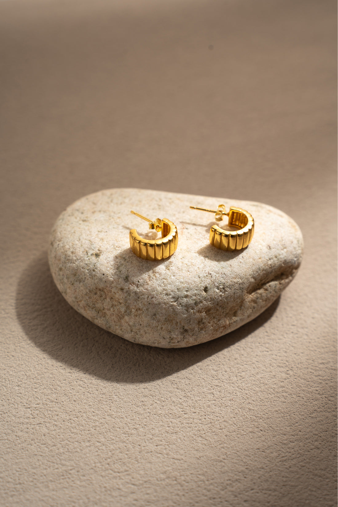 Irregular C-Shaped Hoop Earrings – 18K Gold Vermeil on 925 Silver