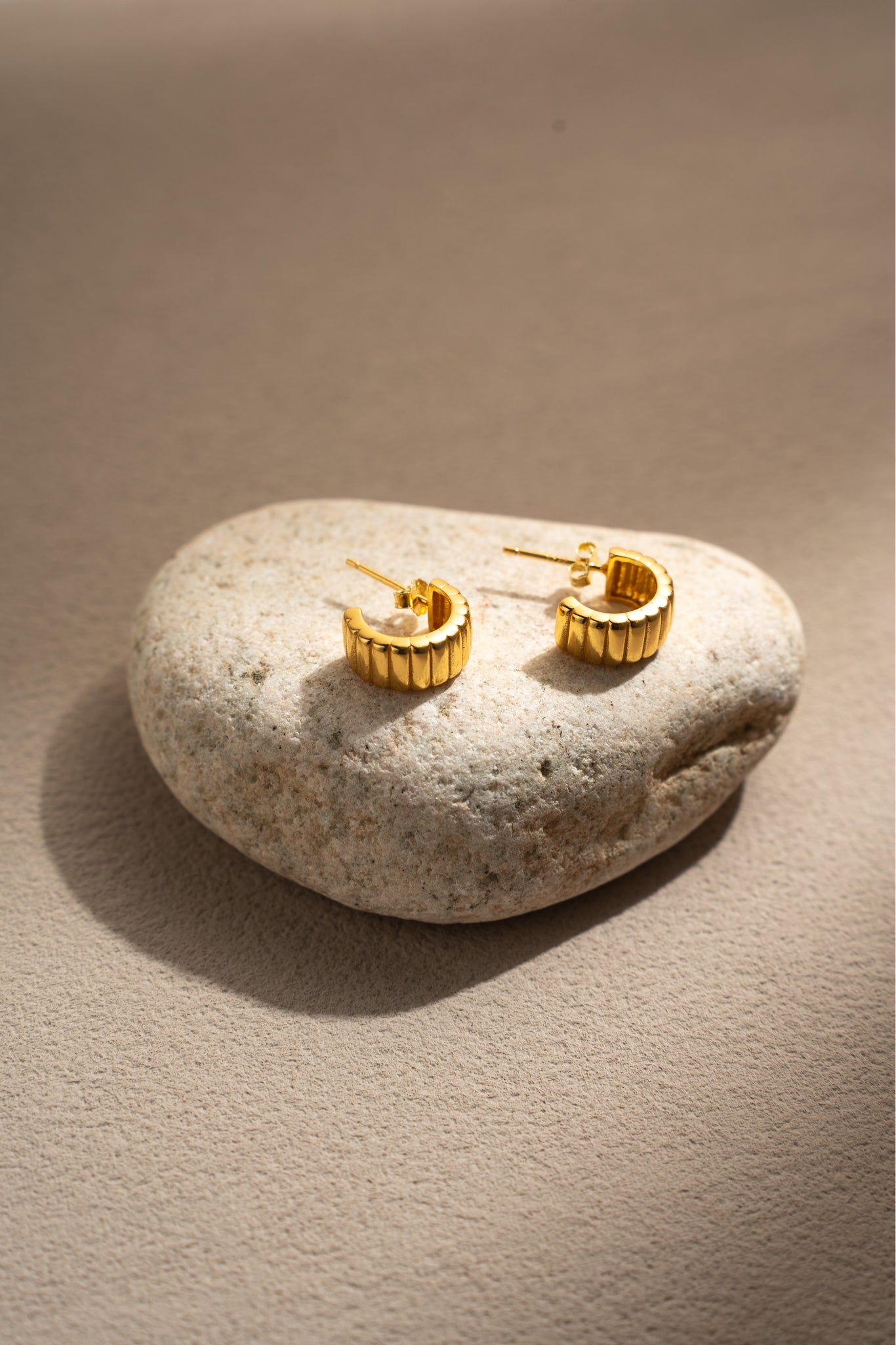Irregular C-Shaped Hoop Earrings – 18K Gold Vermeil on 925 Silver