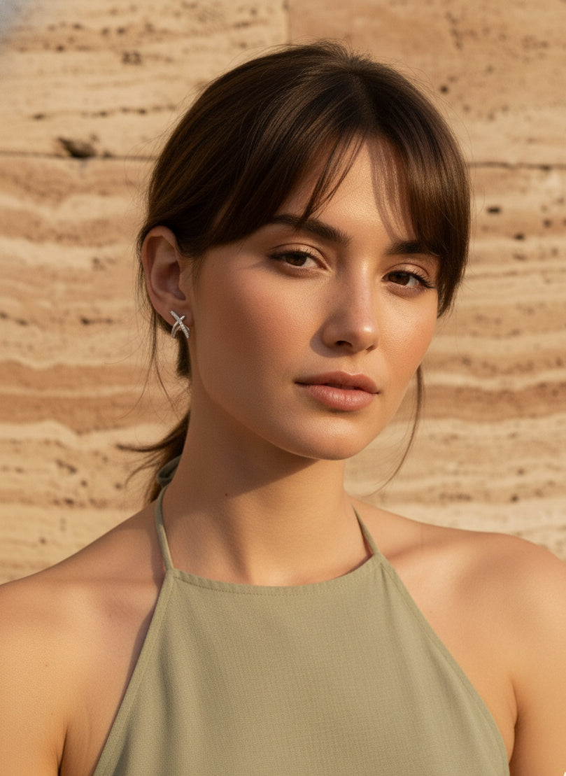 Intertwined Gleam – Sparkling Crossover 925 Silver Earrings in White Gold